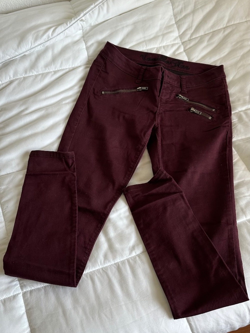 Vanilla Star maroon skinny stretch pants zipper pockets